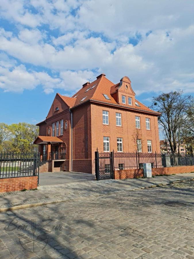 Bon Zur Hotel Brzeg Exterior photo